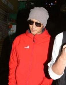 资讯《娱乐-谢霆锋以笑回应王菲怀孕 任大股东